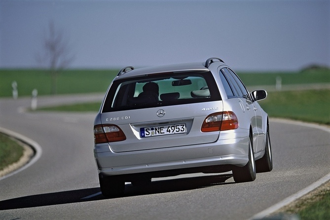 Mercedes-Benz E 280 4MATIC Mercedes-Benz E 280 4MATIC