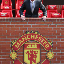 Moyes receives a new Captiva as part of his role as Manchester United manager