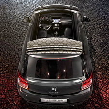 The horizontal level goes just behind the passengers' head