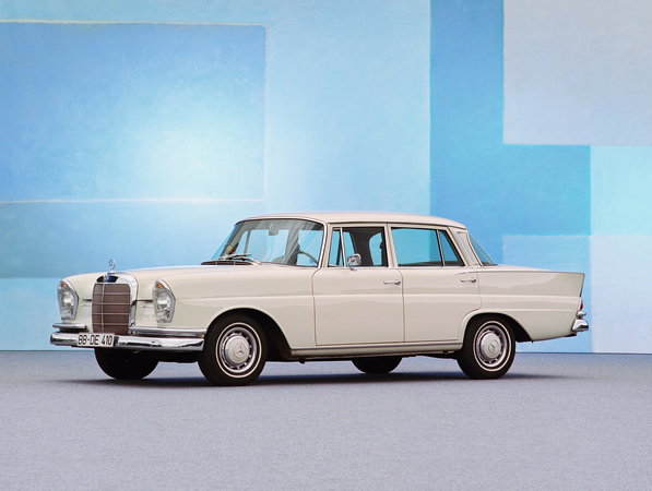 Mercedes-Benz 230 S Mercedes-Benz 230 S