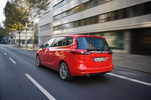 The biturbo diesel produces 195hp and 400Nm of torque