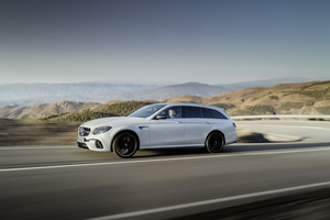 the S 4Matic+ version has also been equipped with an aditional Race mode for circuit driving