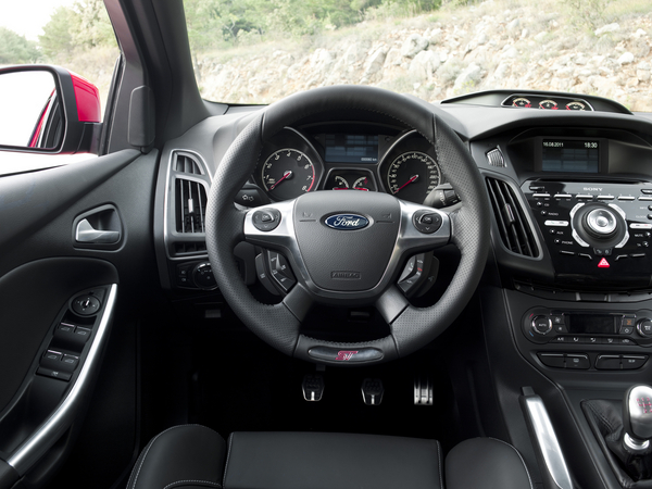 Ford Introduces New Focus ST 5-Door and ST Wagon with 247hp Ford Introduces New Focus ST 5-Door and ST Wagon with 247hp