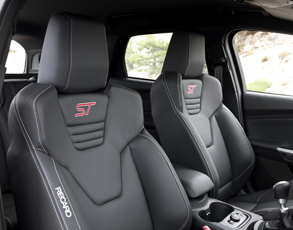 Ford Introduces New Focus ST 5-Door and ST Wagon with 247hp Ford Introduces New Focus ST 5-Door and ST Wagon with 247hp