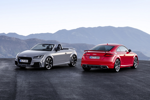 Riding on a 10mm lowered chassis, the new TT RS also gets stiffer springs and dampers